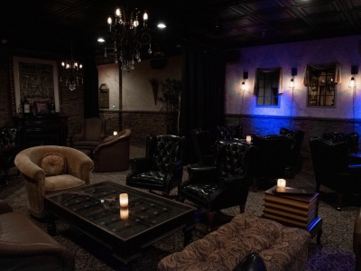 Monroe's Legends Steakhouse - Red Light interior 7